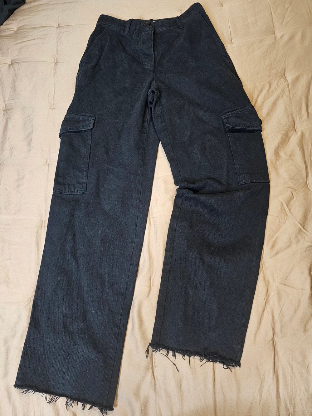 Wilfred Free Aritzia Women's 00 Black Straight Leg Cargo Pants Raw Hem